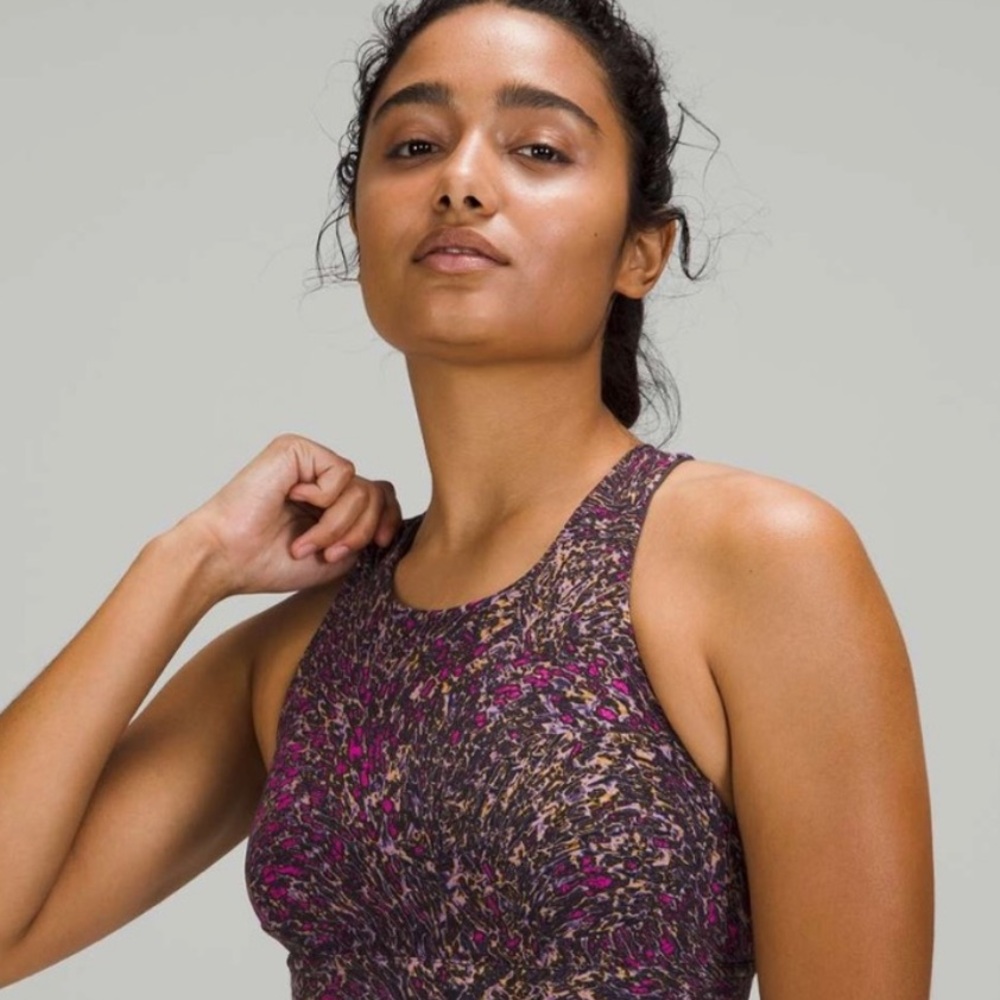 Lululemon Wunder Train Sports Bra in Topography, size 6